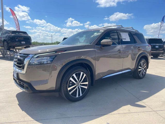 2024 Nissan Pathfinder Platinum