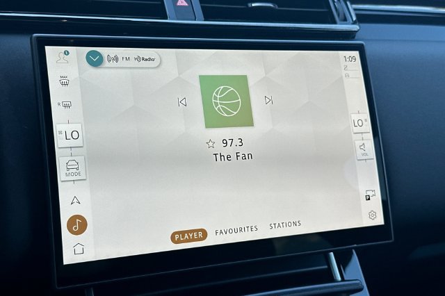 Used 2026 Gray Land Rover Dynamic SE image 17
