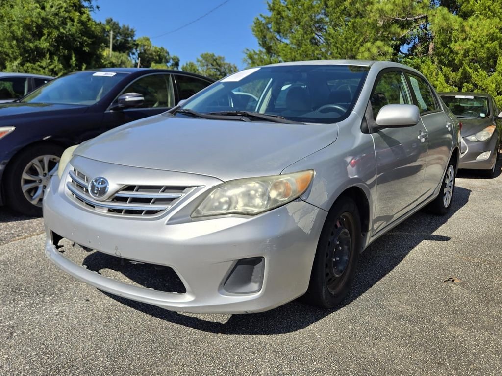 Used 2013 Silver Toyota LE image 4