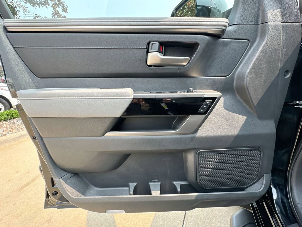 2025 Toyota Tundra Limited - Photo 21