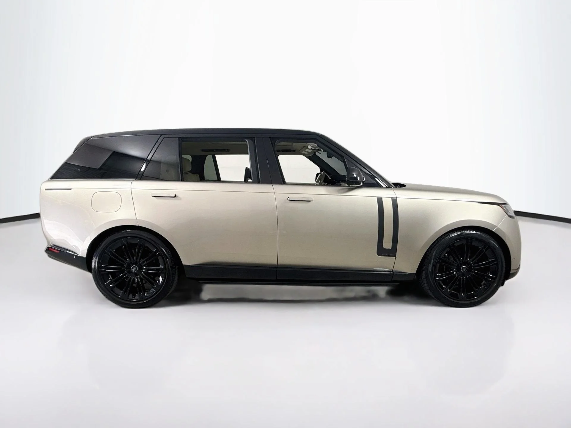 Used 2024 Batumi Gold Premium Metallic Land Rover Autobiography image 8