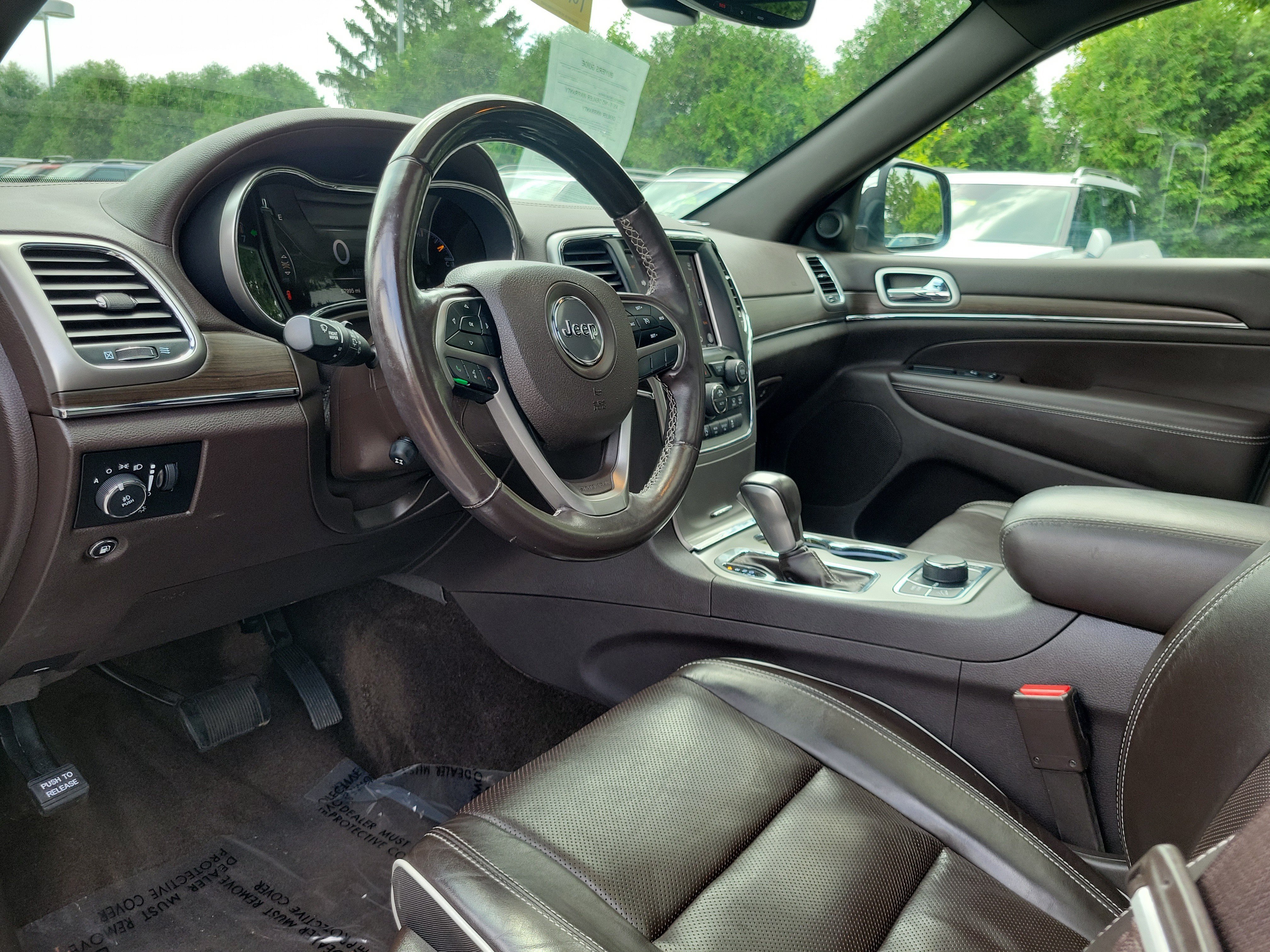 Used 2018 Ivory 3-Coat Jeep Overland image 19