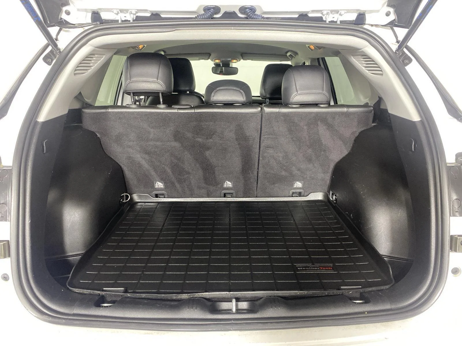 Used 2022 Bright White Clearcoat Jeep Trailhawk image 34