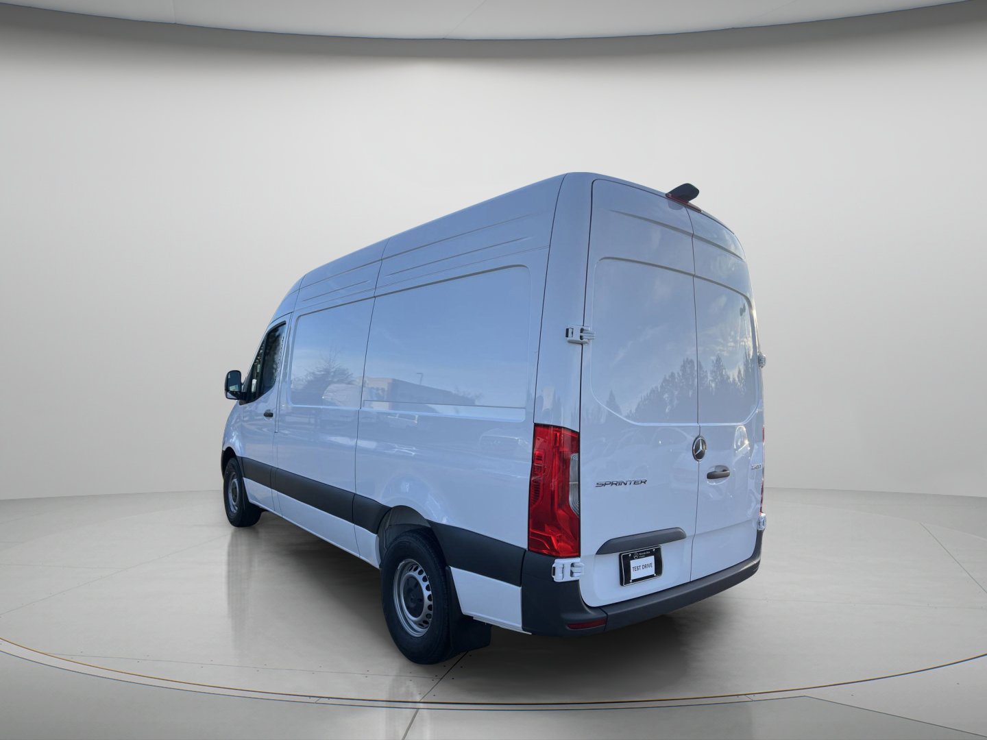 New 2025 Arctic+White Mercedes-Benz  image 3