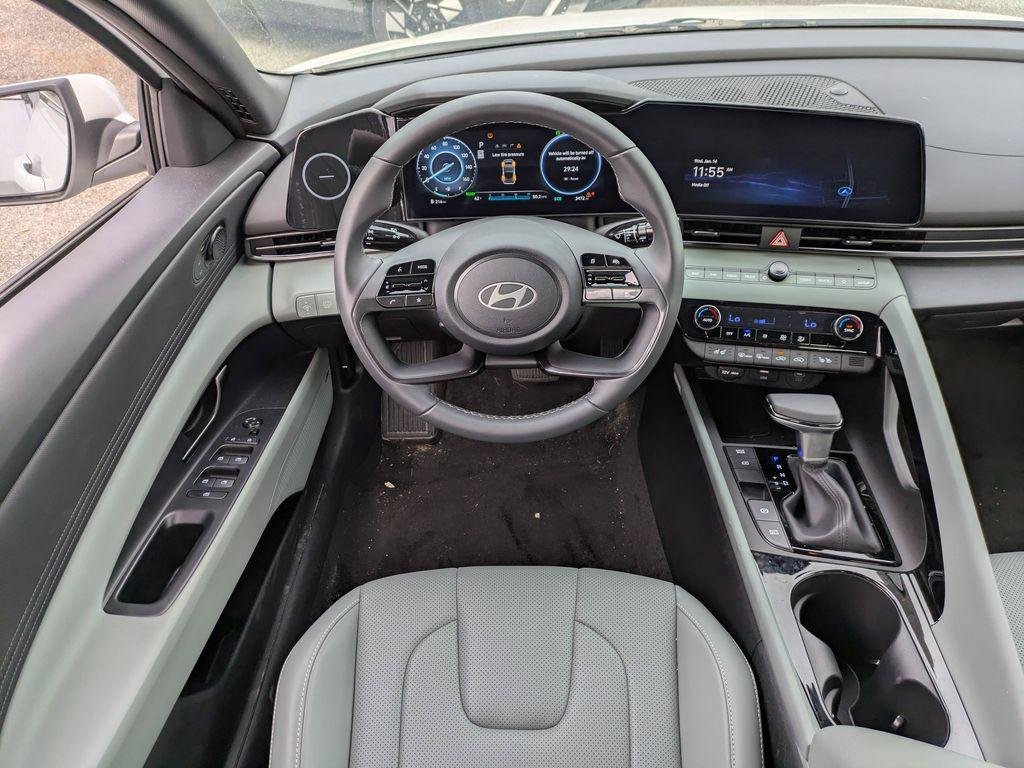 New 2025 White Hyundai Limited image 15