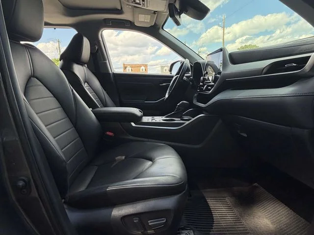 2023 Toyota Highlander XLE - Photo 15