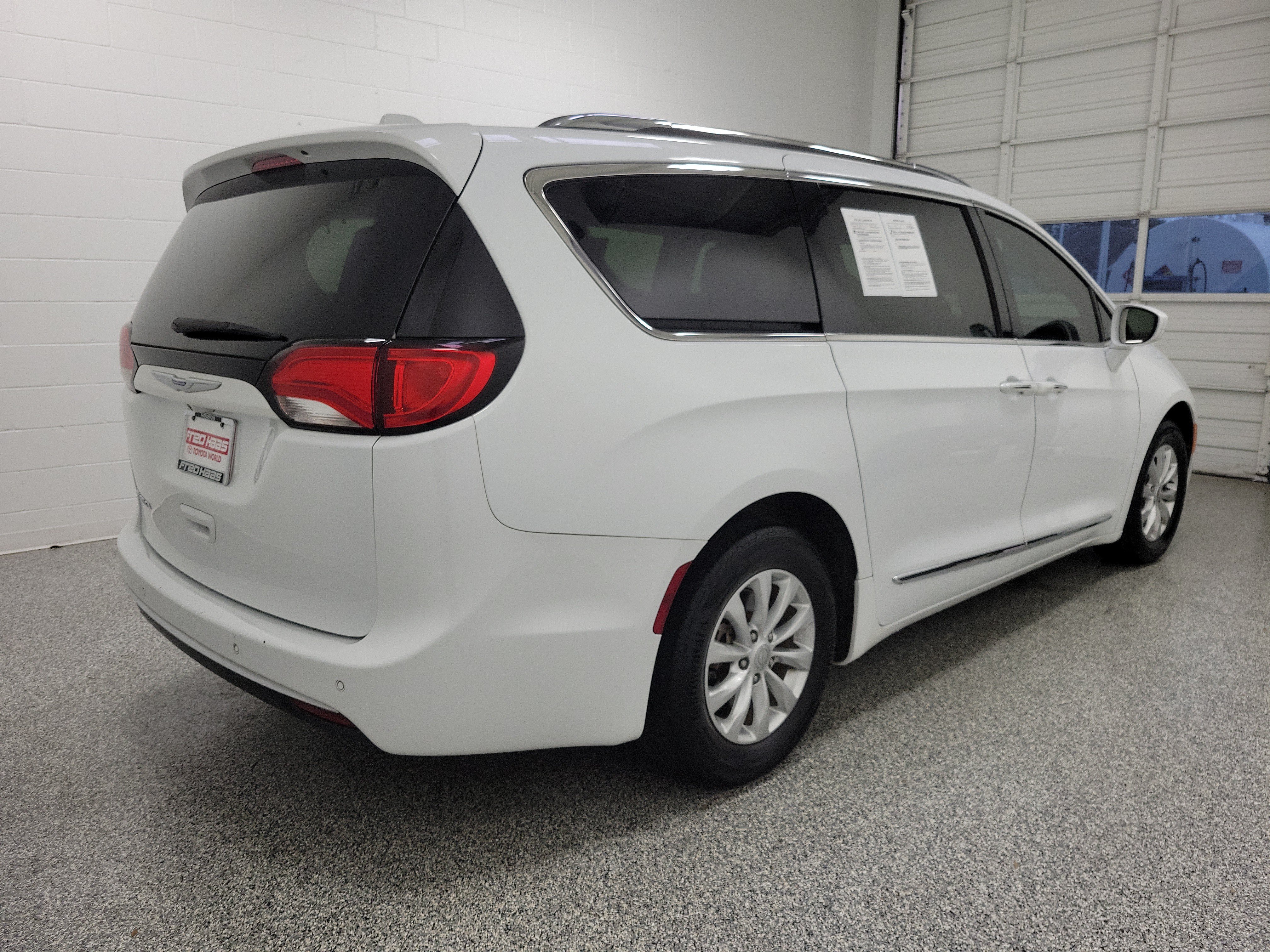 Used 2019 Bright White Clearcoat Chrysler Touring L image 5