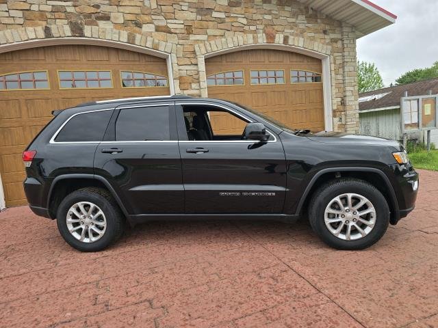 Used 2021 Diamond Black JEEP LAREDO image 2