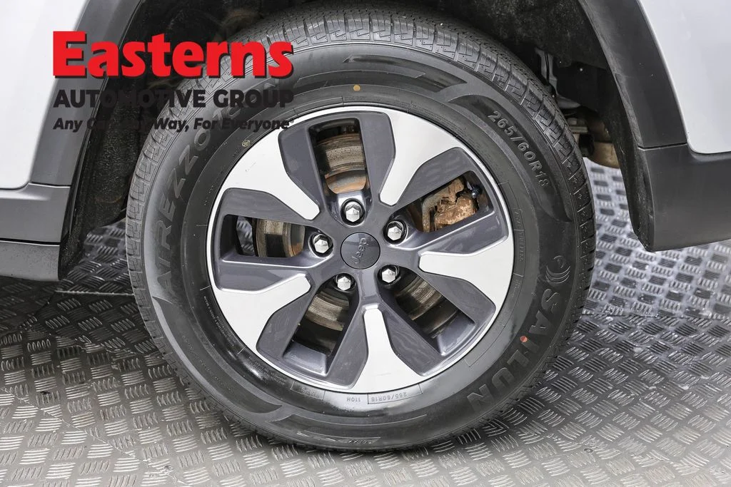 Used 2022 Silver Jeep 4xe image 8