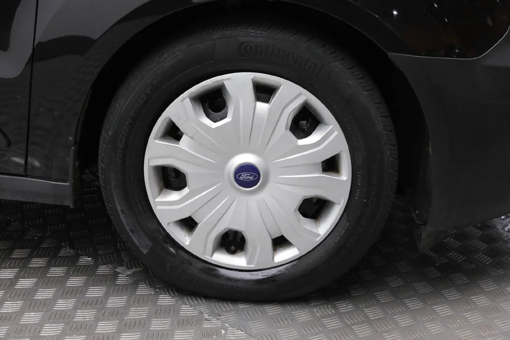 Used 2022 Black Ford XL image 29