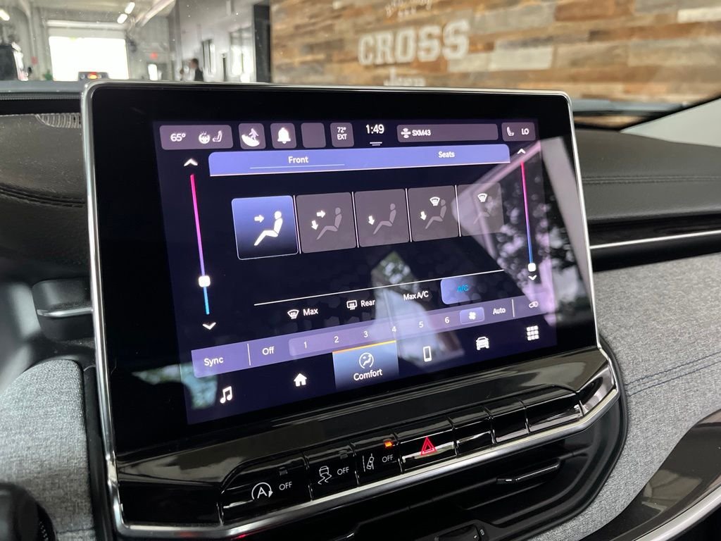 Used 2022 Crystal Metallic Jeep Latitude image 28