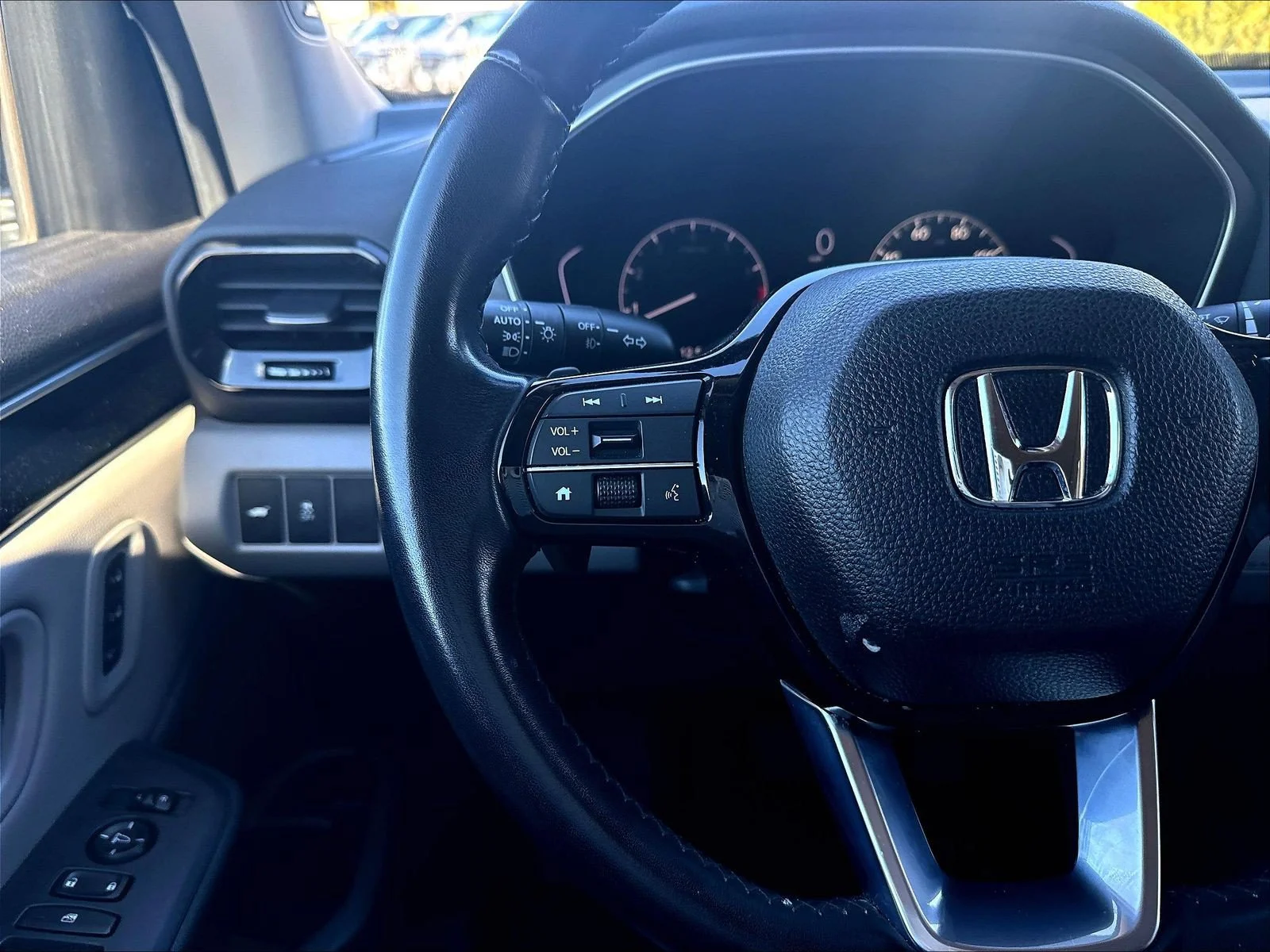 Used 2024 Lunar Silver Metallic Honda Touring image 15