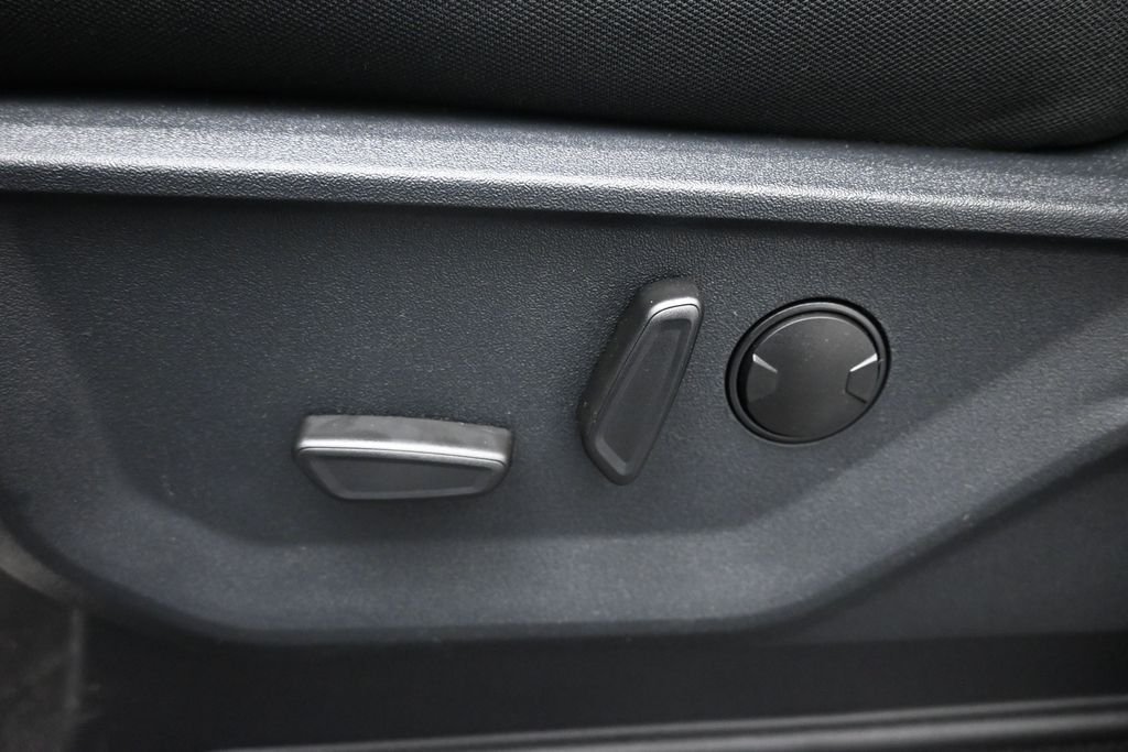New 2026 Agate Black Metallic Ford XLT image 10