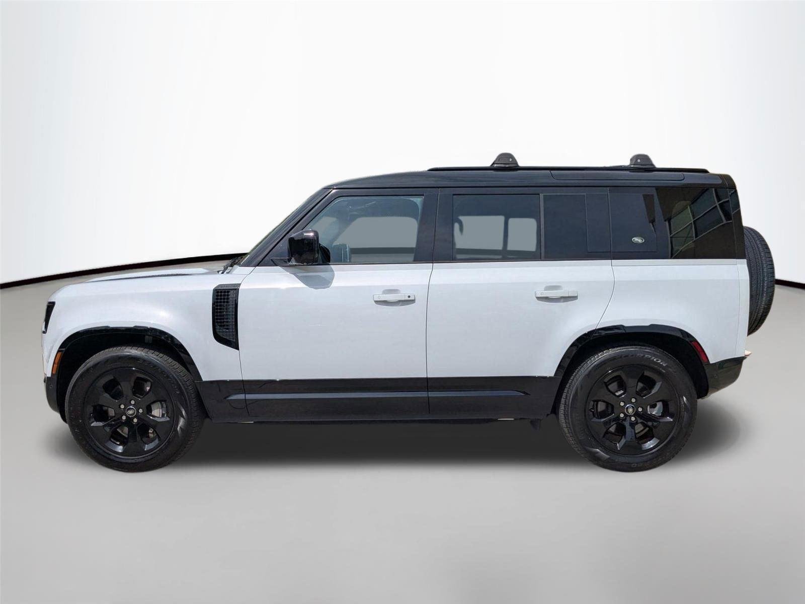 Used 2023 Yulong White Metallic Land Rover X-Dynamic SE image 8