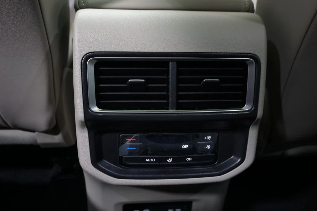 New 2026 Green Volkswagen 2.0T SE w/Technology image 30