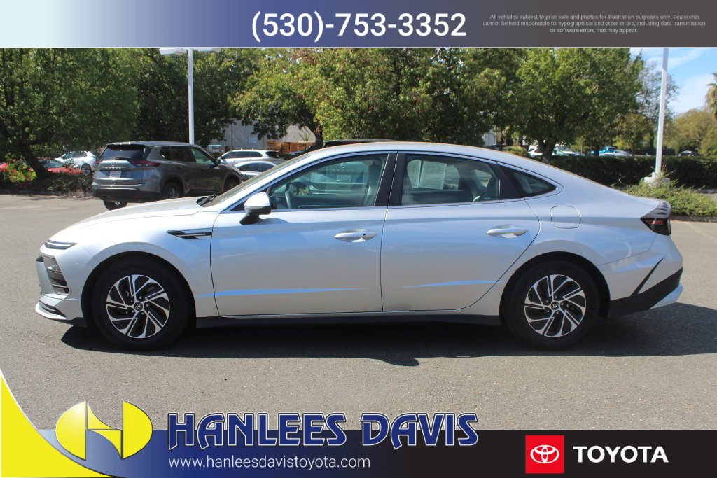Used 2026 Silver Hyundai Blue image 2
