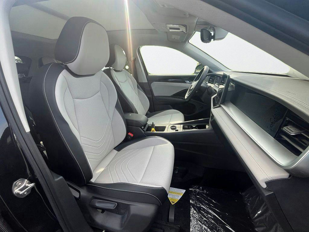 New 2026 Black Volkswagen 2.0T SE image 12