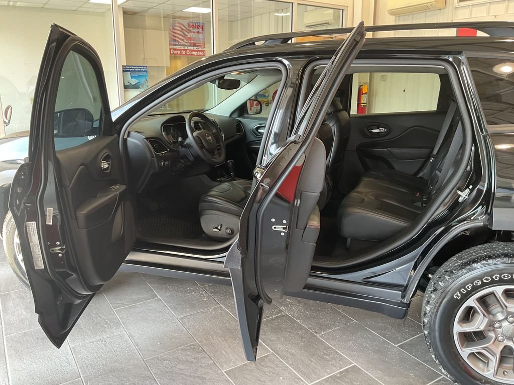Used 2022 Black Jeep Trailhawk image 11