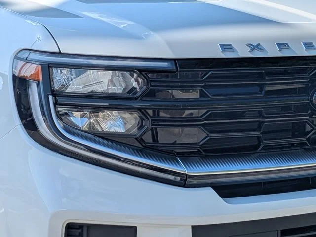 New 2027 Star White Metallic Tri-Coat Ford MAX Platinum image 10