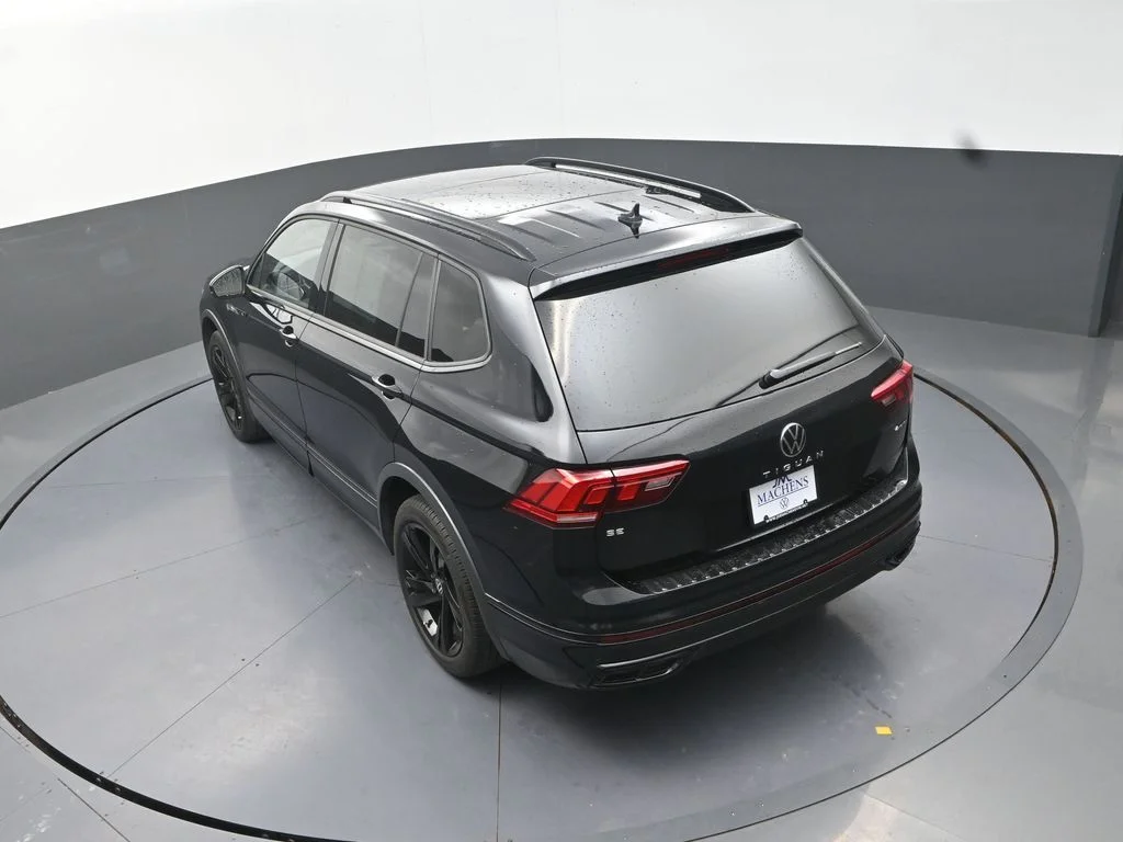 Used 2024 Black Volkswagen 2.0T SE R-Line Black image 17