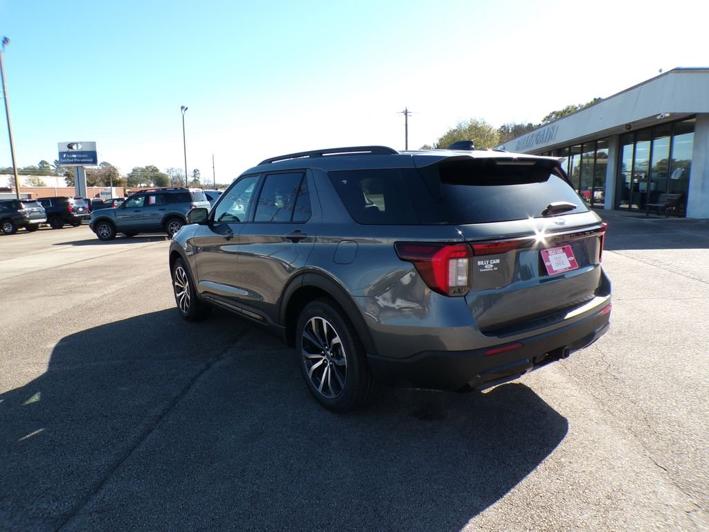 New 2026 Carbonized Gray Metallic Ford ST-Line image 5