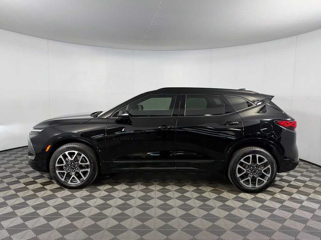 Used 2025 Black Chevrolet RS image 10
