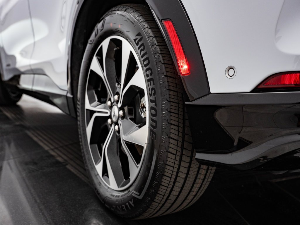 Used 2022 Space White Metallic Ford Premium image 45