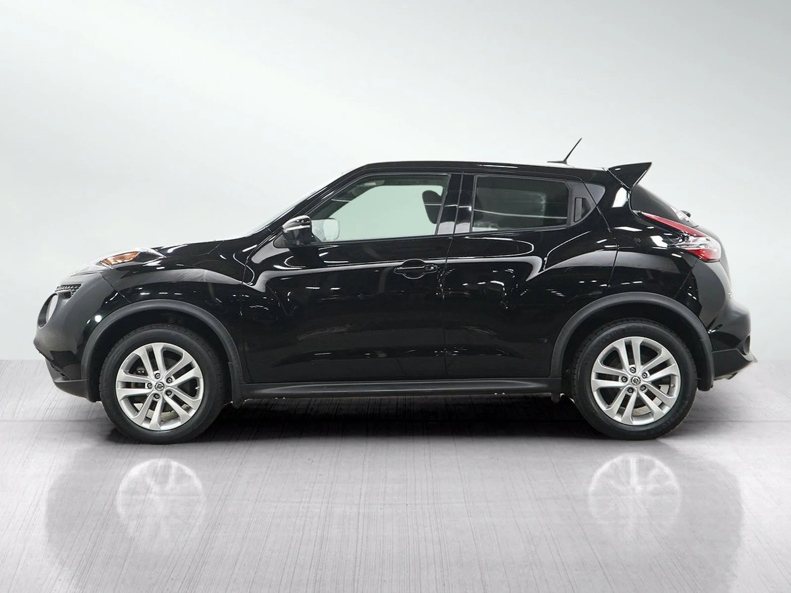 Used 2015 Nissan JUKE SL with VIN JN8AF5MR6FT510633 for sale in White Bear Lake, Minnesota