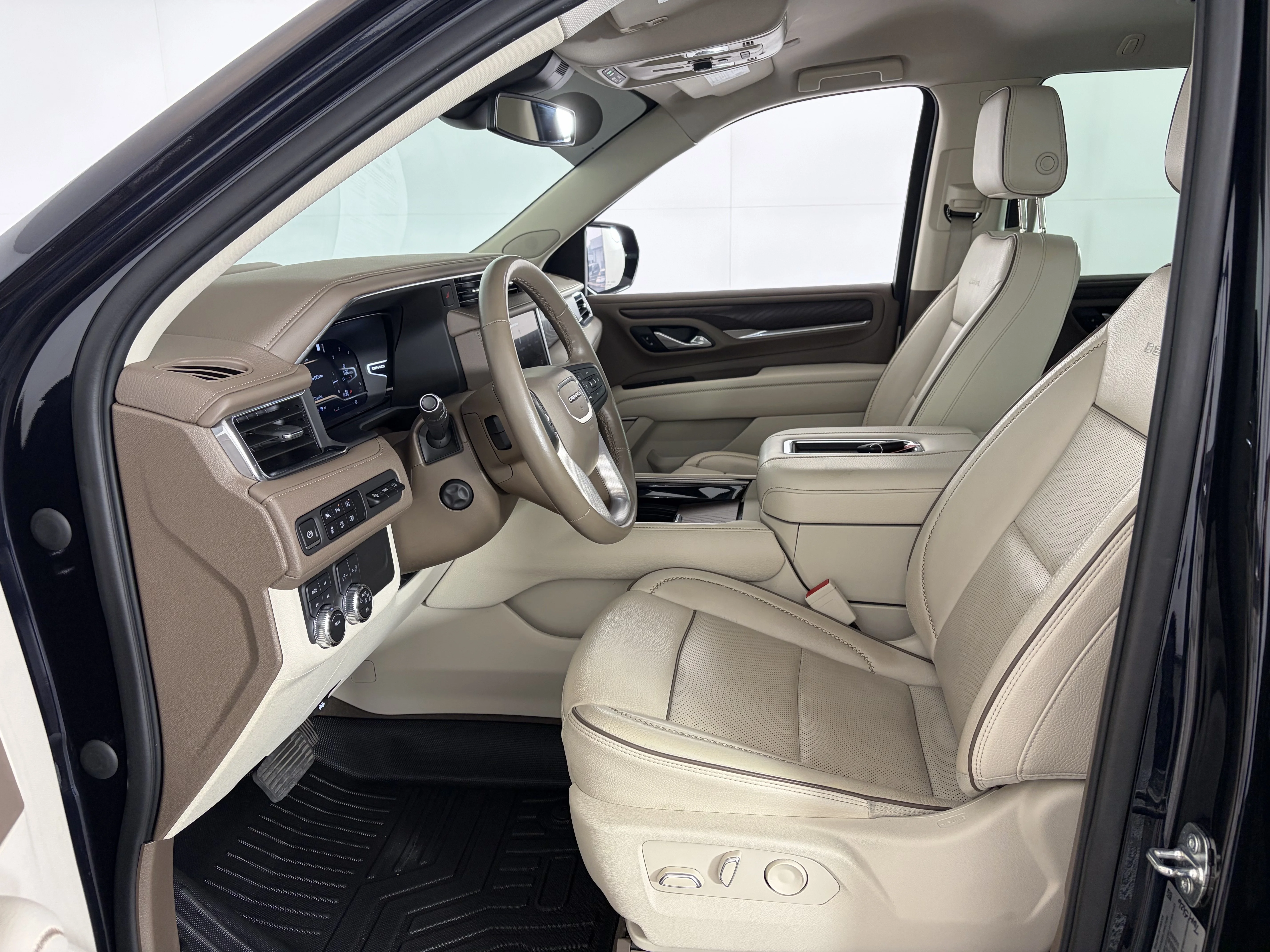 Used 2023 Midnight Blue Metallic GMC Denali image 5
