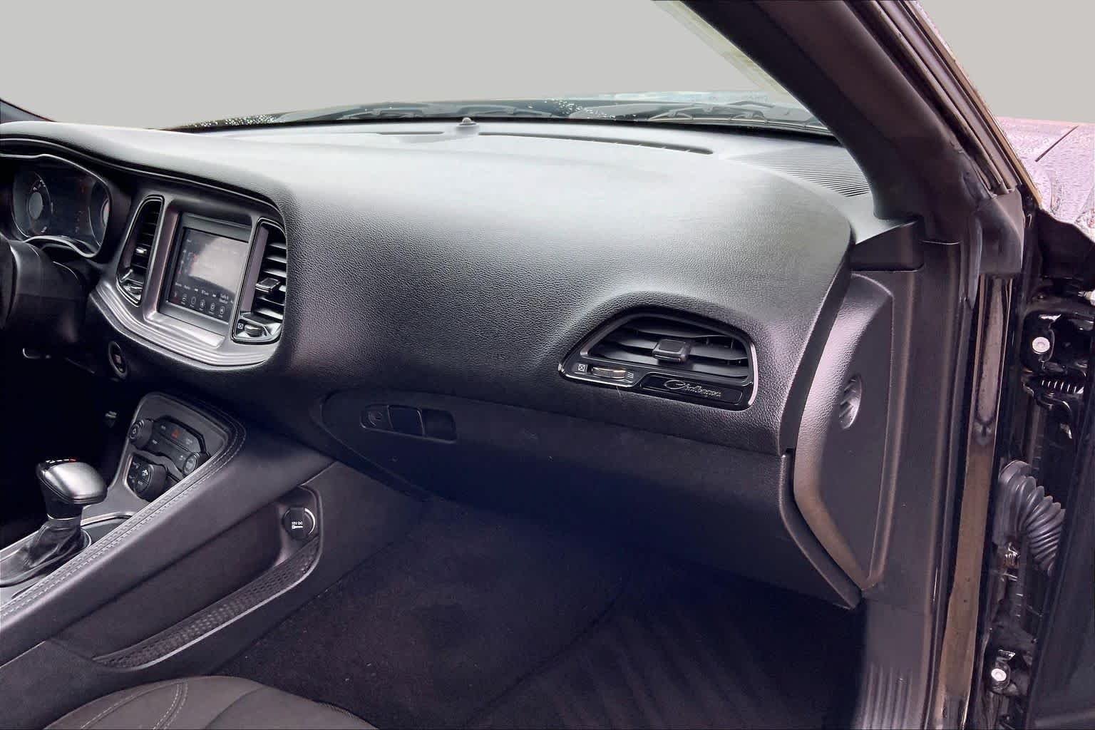 Used 2023 Pitch Black Clearcoat Dodge SXT image 15