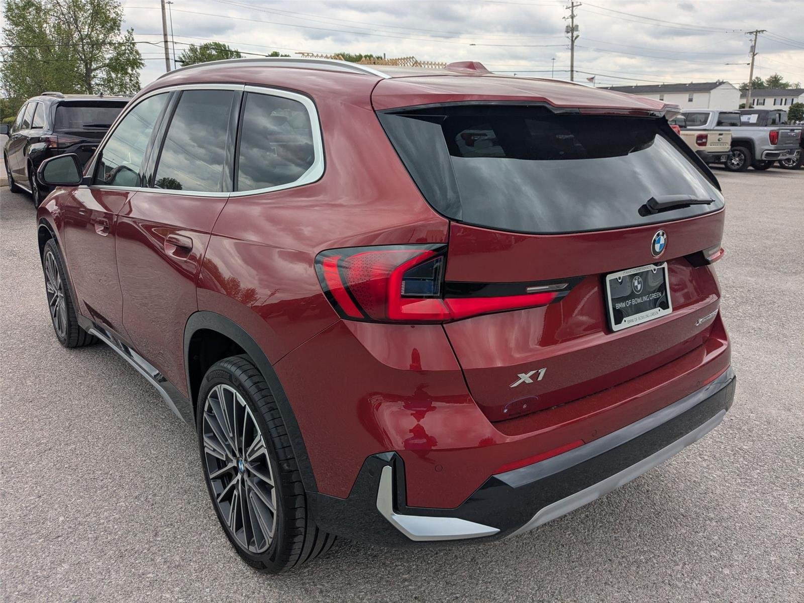 New 2026 Vegas Red Metallic BMW xDrive28i image 7