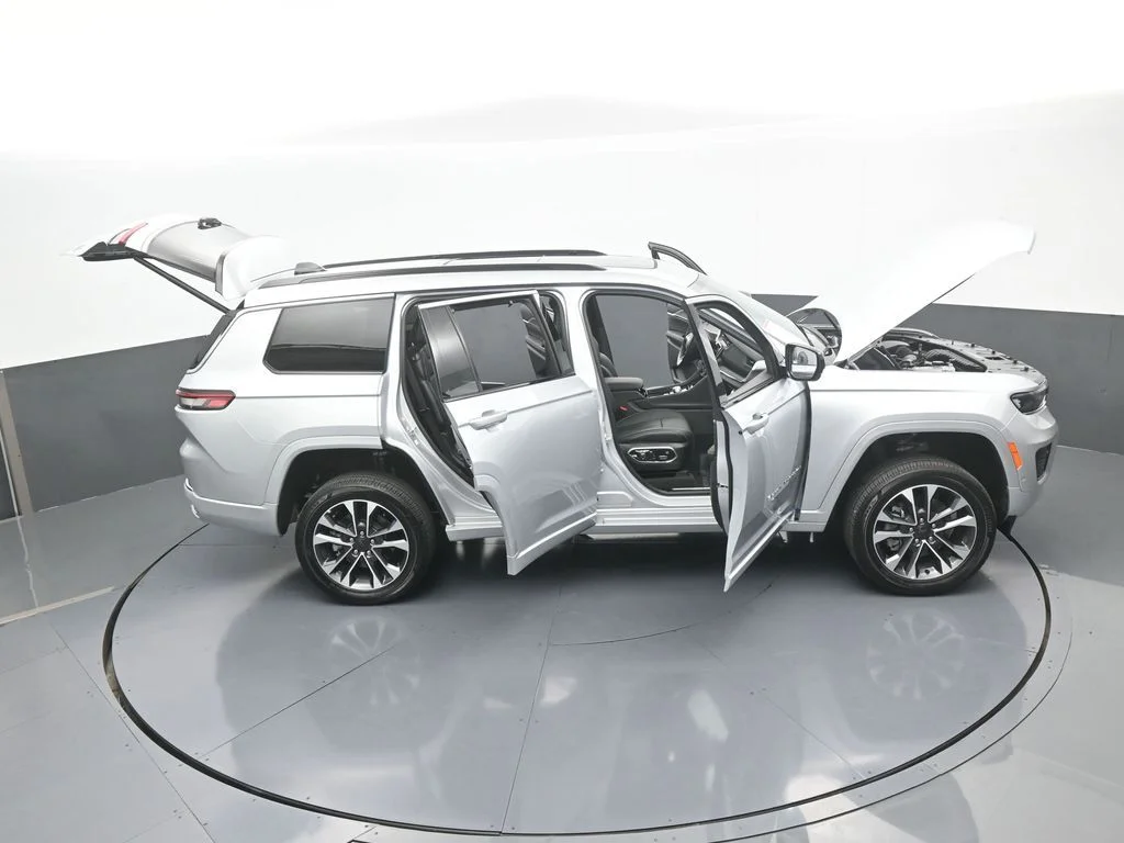 Used 2024 Silver Zynith Jeep Overland image 81