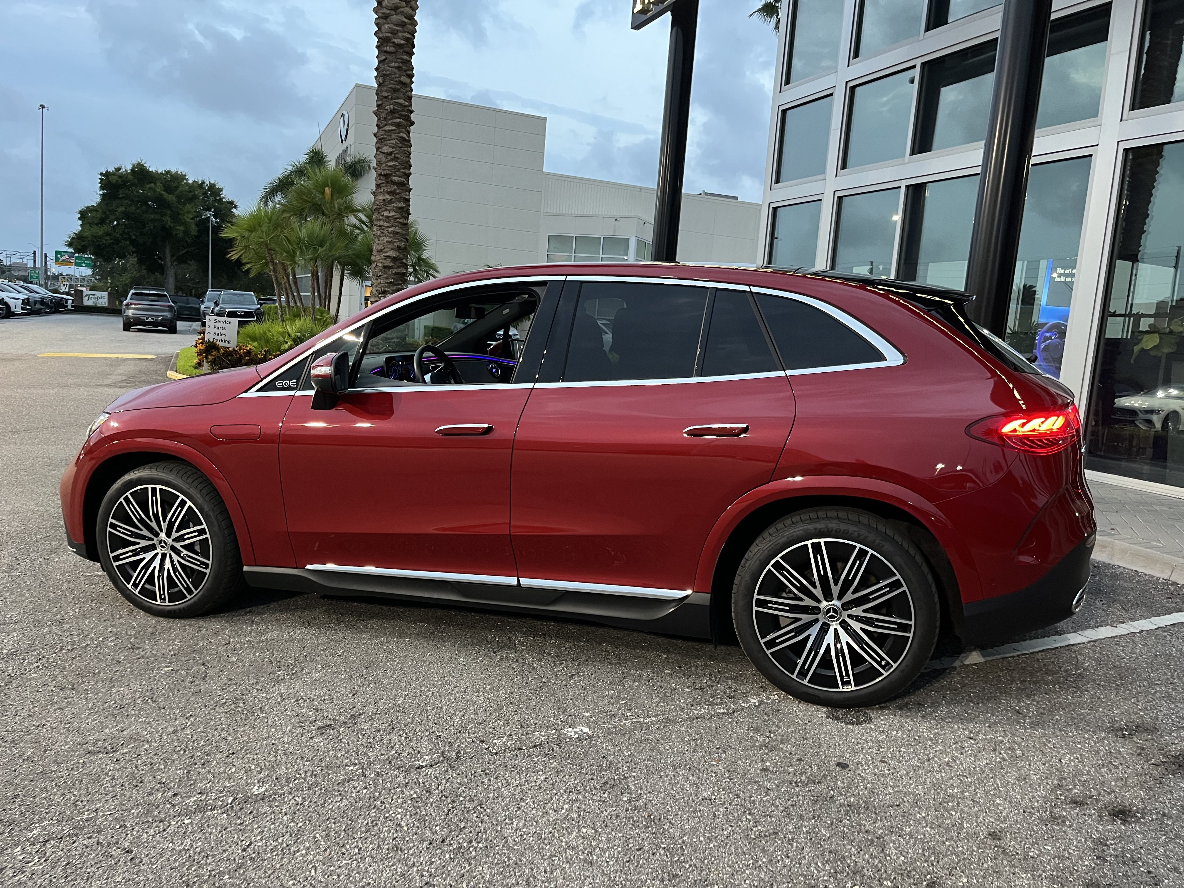 New 2026 PATAGONIA RED Mercedes-Benz EQE 320+ image 4