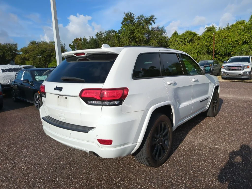 Used 2021 White Jeep Laredo X image 5