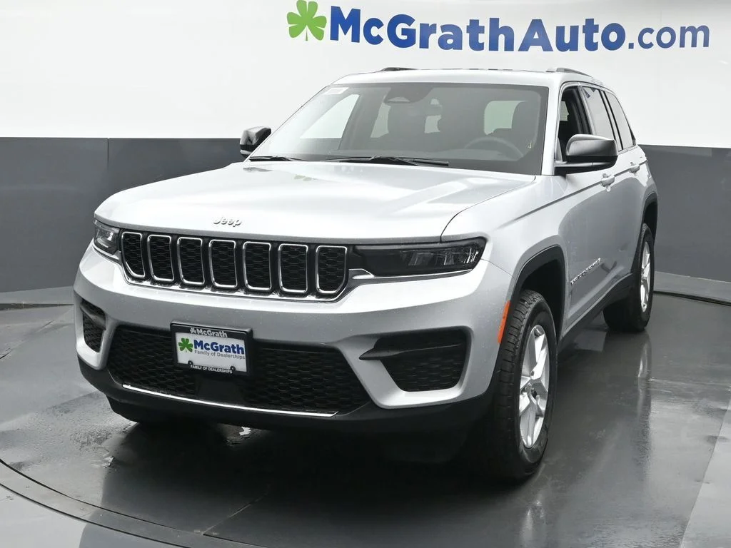 New 2025 Silver Jeep Laredo X image 6