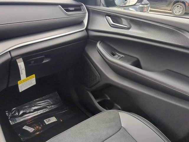 Used 2025 Black Jeep Altitude X image 16