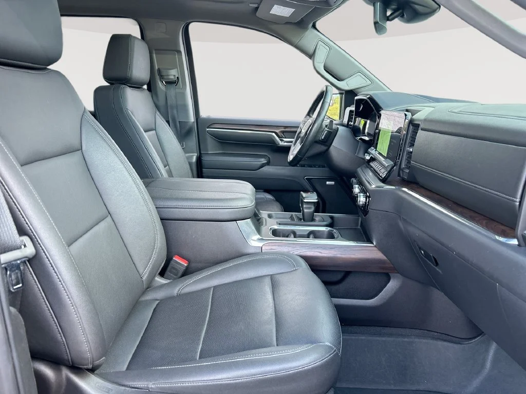 Used 2024 Red GMC SLT image 27