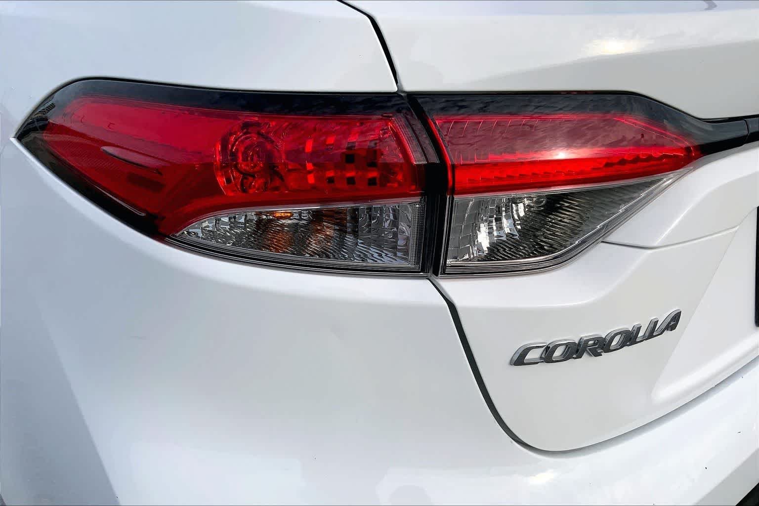 Used 2024 Ice Cap Toyota LE image 28
