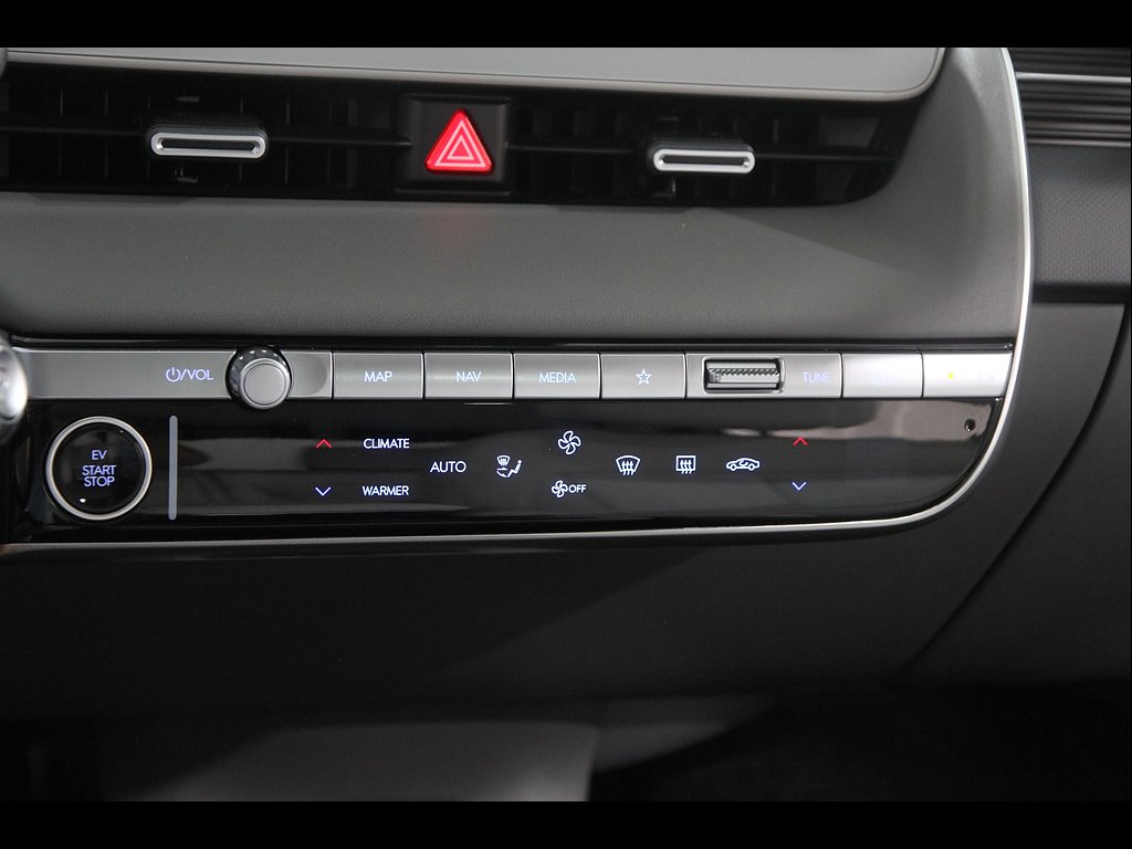 2024 Hyundai IONIQ 5 Limited - Photo 16