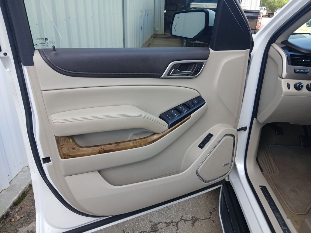 Used 2017 White GMC Denali image 32