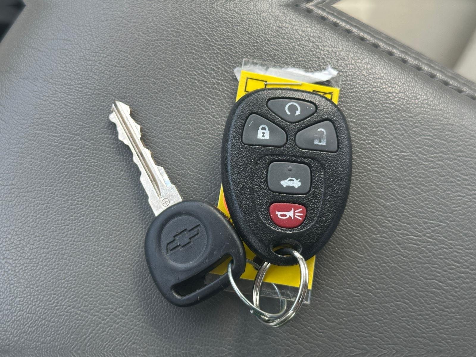 Used 2008 Silverstone Metallic Chevrolet LT w/2LT image 29