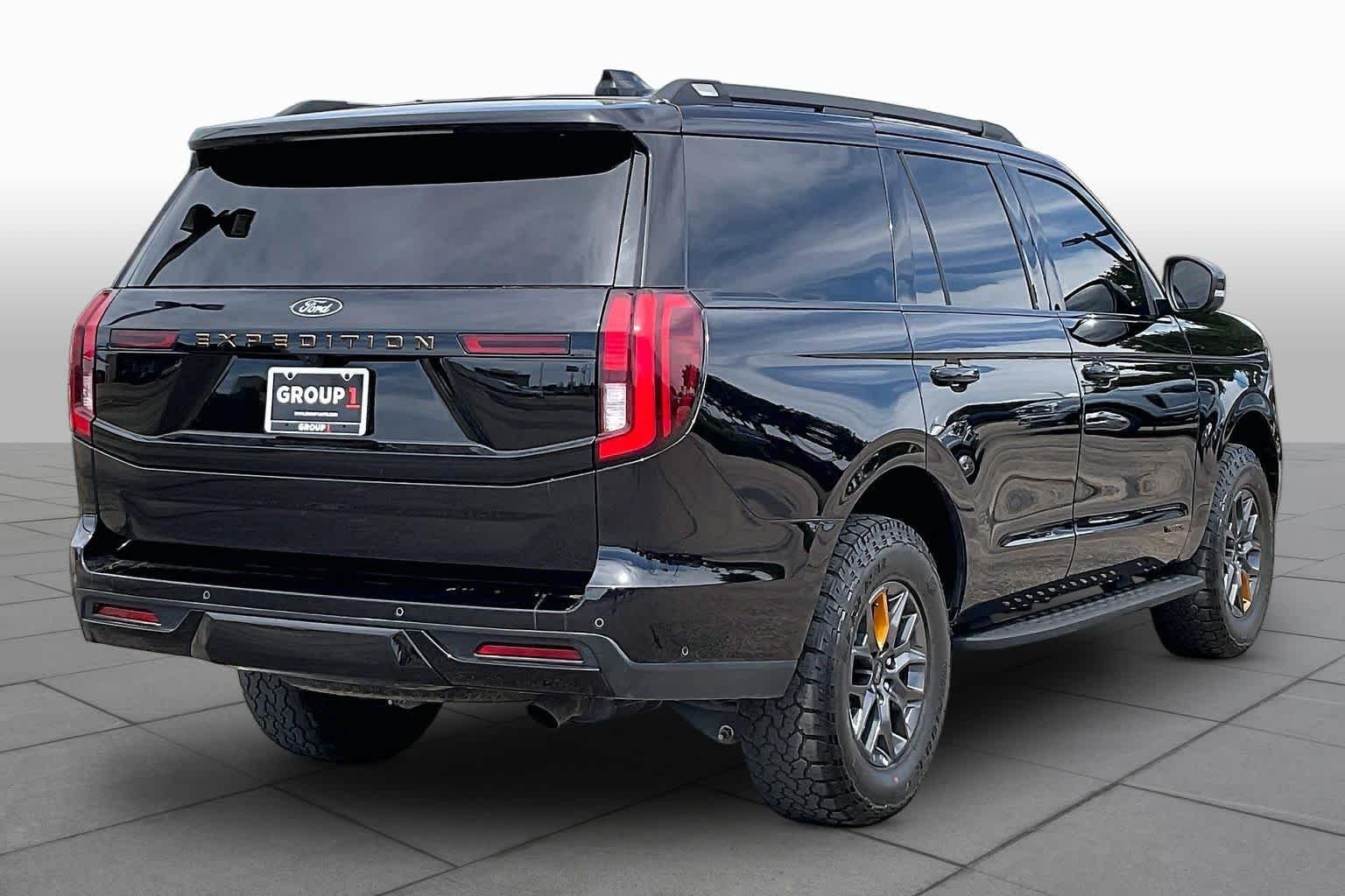 Used 2025 Agate Black Metallic Ford Tremor image 12