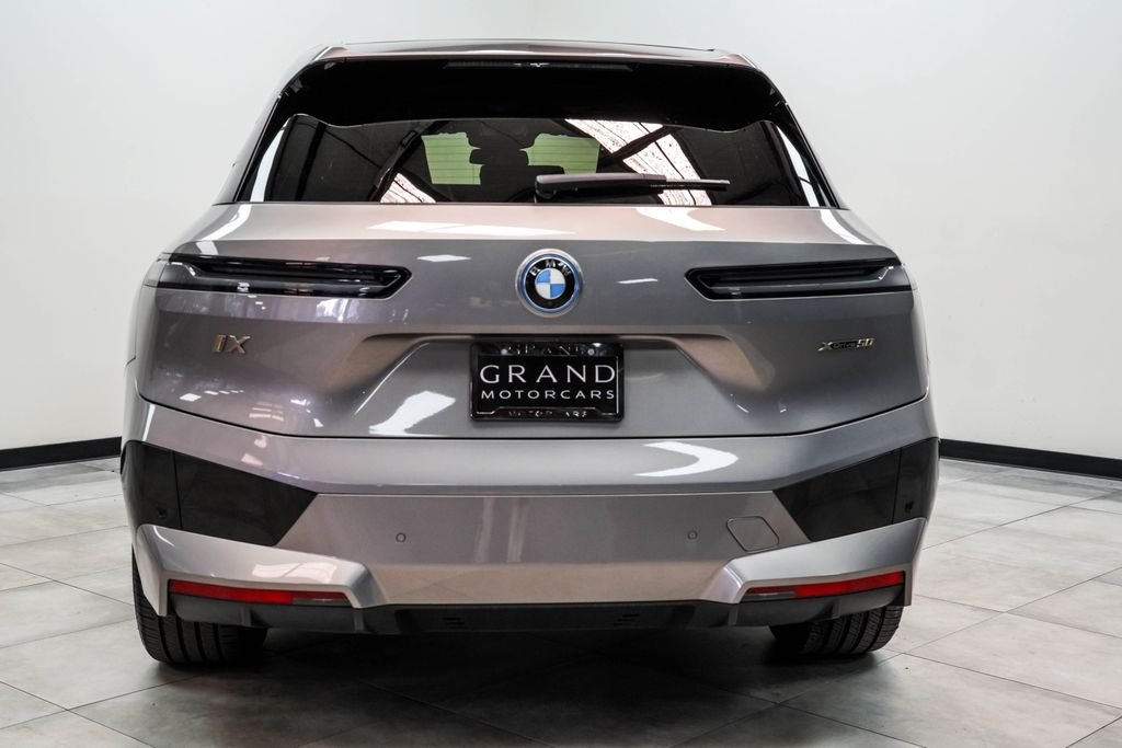 Used 2024 Gray BMW xDrive50 image 14