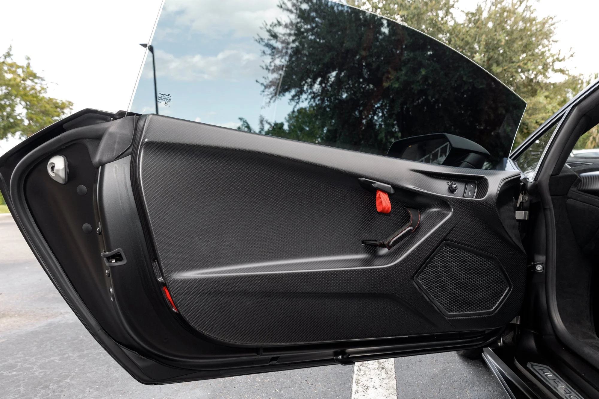 Used 2021  Lamborghini Base image 23