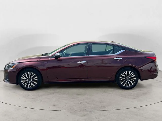 Used 2024 Red Nissan 2.5 SV image 2