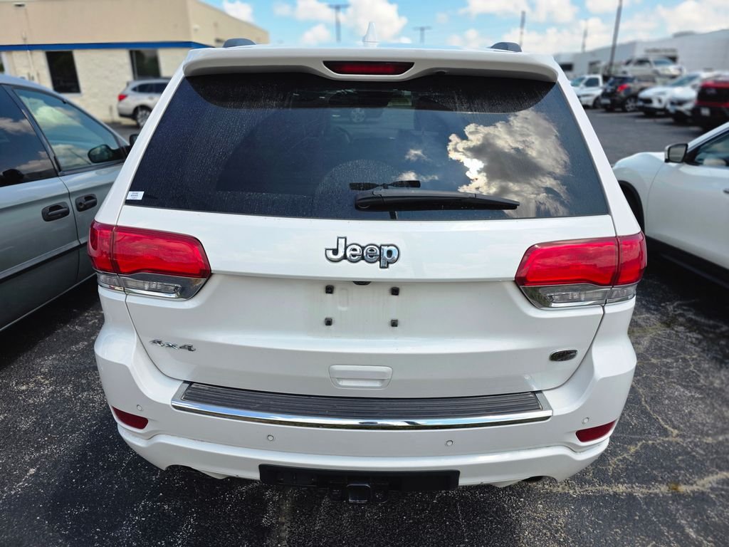 Used 2019 Ivory 3-Coat Jeep Overland image 3