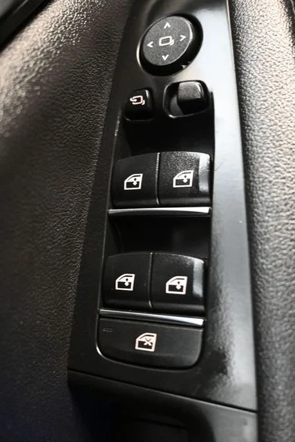 Used 2022 White BMW xDrive40i image 29
