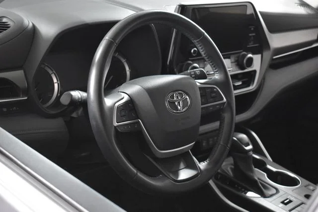 Used 2023 Gray Toyota LE image 22