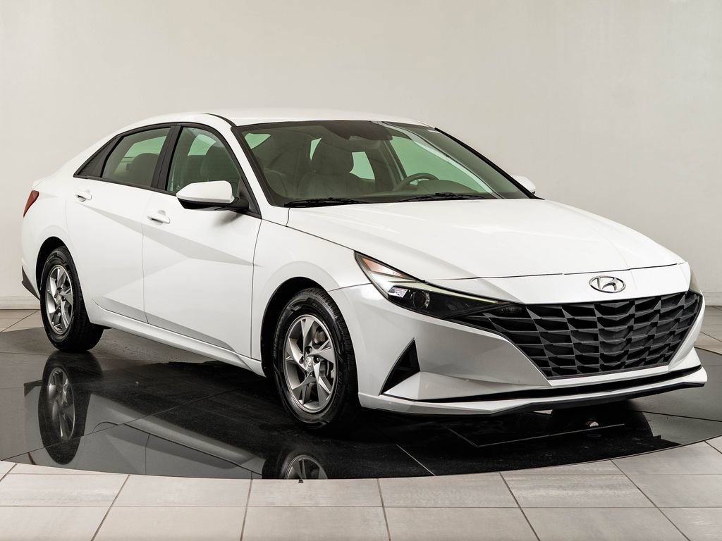 Used 2021 Quartz White Hyundai SE image 12