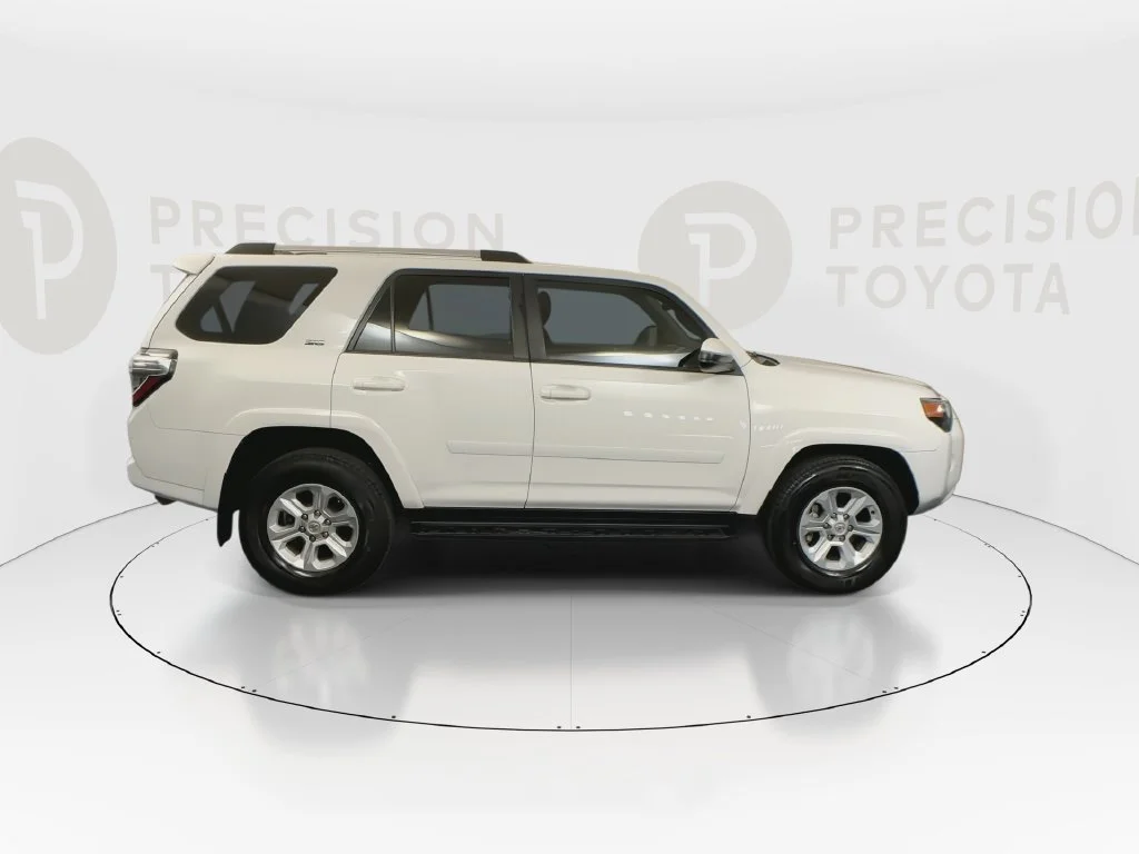 Used 2022 White Toyota SR5 image 24